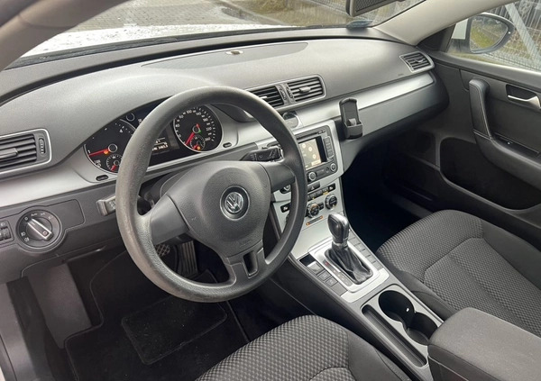 Volkswagen Passat cena 21500 przebieg: 307246, rok produkcji 2011 z Szamocin małe 529